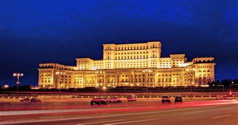 Cum a ajuns un Lamborghini pe holurile Parlamentului României?
