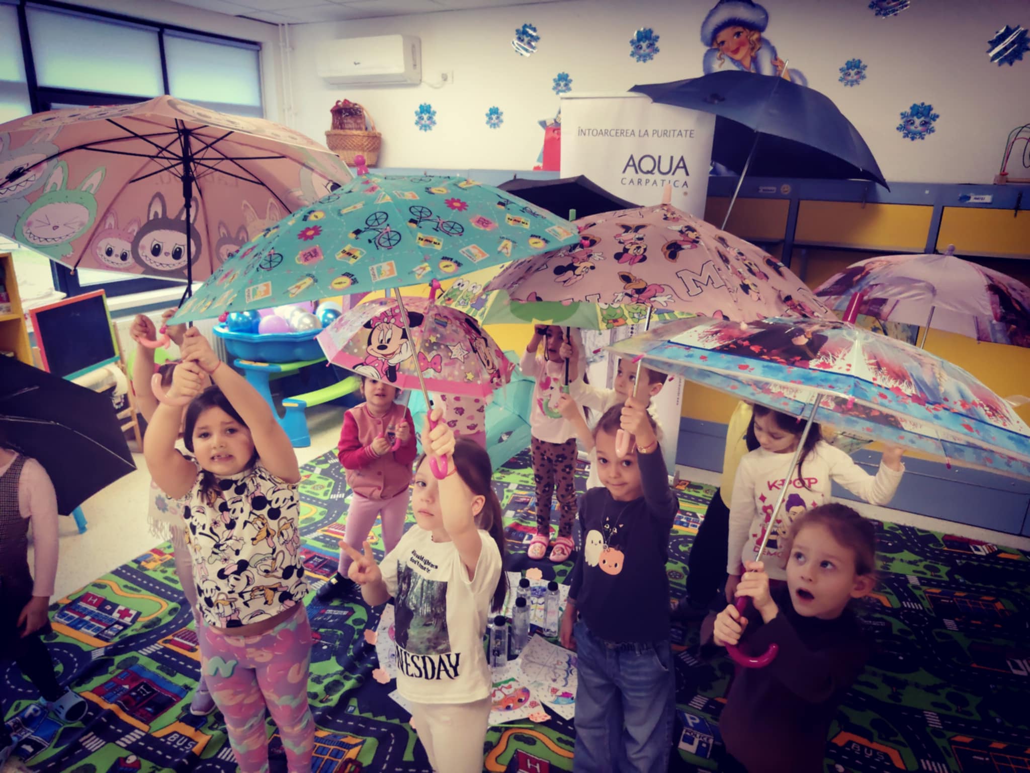 Ploaie funny cu „Ape curate asumate”, de Ziua Internaţionalǎ a Umbrelei