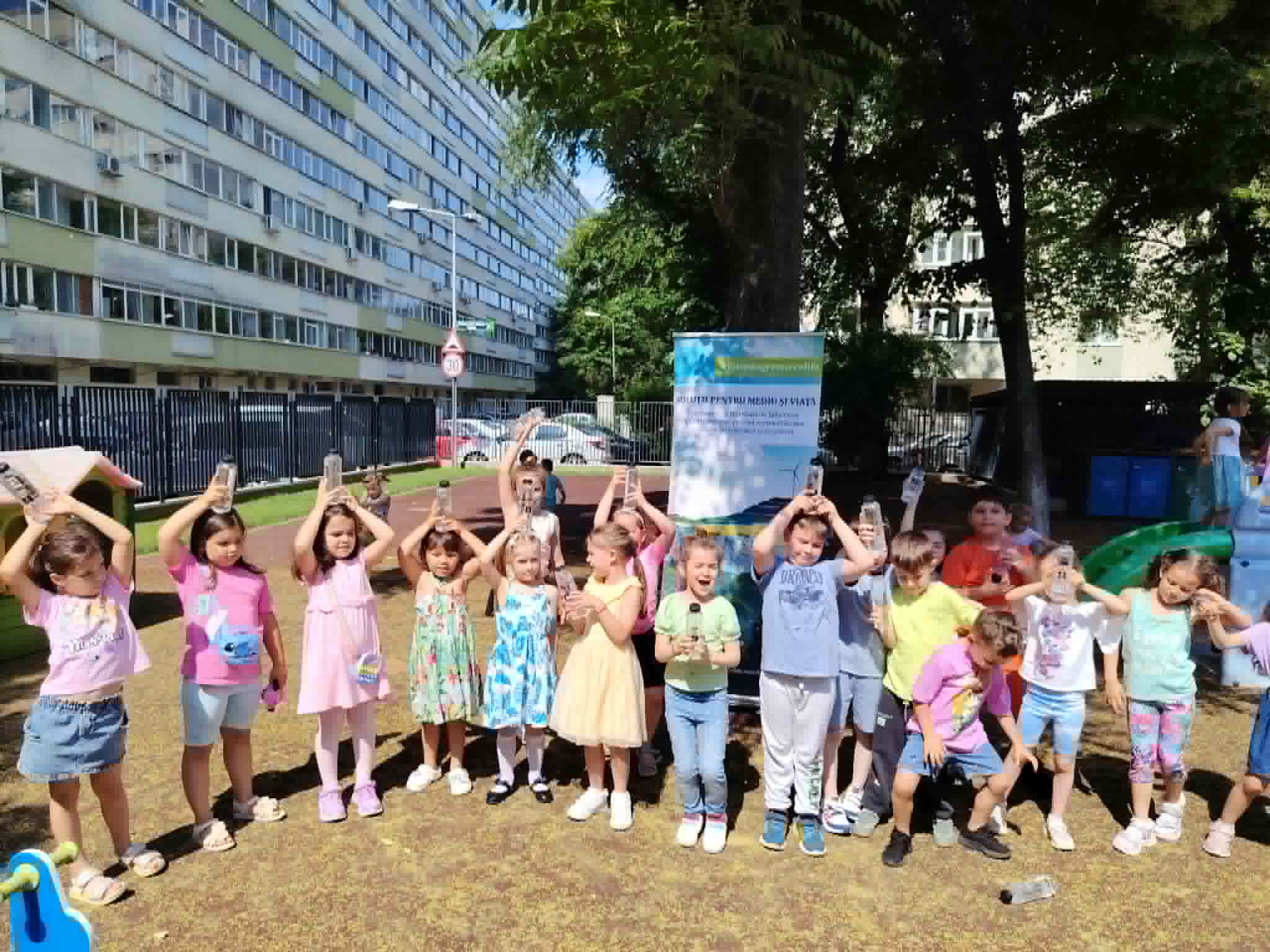 Lecția verde care schimbă viitorul: Cum au învățat preșcolarii din București secretele apei și ale hranei sustenabile alături de AQUA Carpatica Lecția verde care schimbă viitorul: Cum au învățat preșcolarii din București secretele apei și ale hranei sustenabile alături de AQUA Carpatica